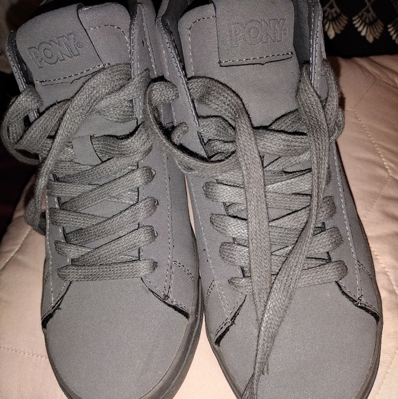 Pony shoes - Picture 1 of 5